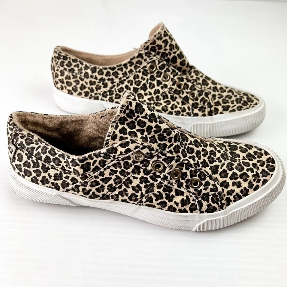Tommy Bahama Women's leopard cheetah print laceless sneakers size‎ 6.5